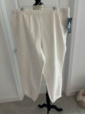 Woman’s Cream Jogger Pants